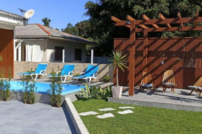 Linda Casa com Piscina e Jacuzzi na Pinheira para 12 pessoas